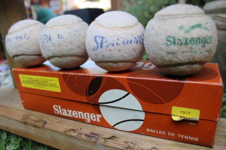 Ancienne boîte de balles de tennis et ses balles - Vintage - Vintage by