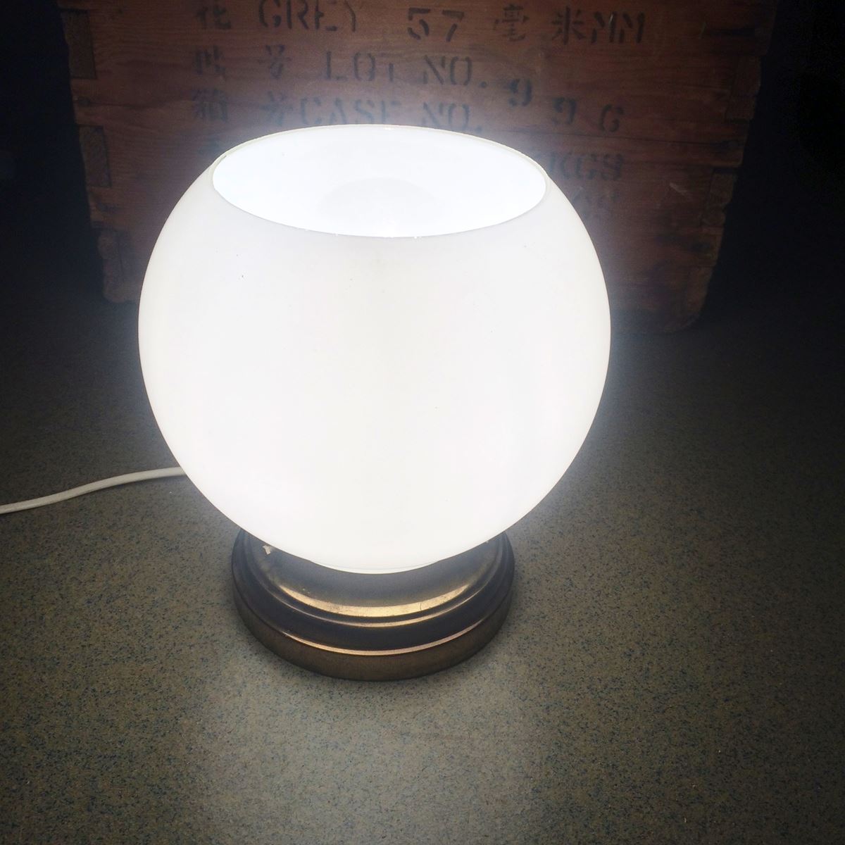 Lampe d'ambiance en opaline blanc à poser