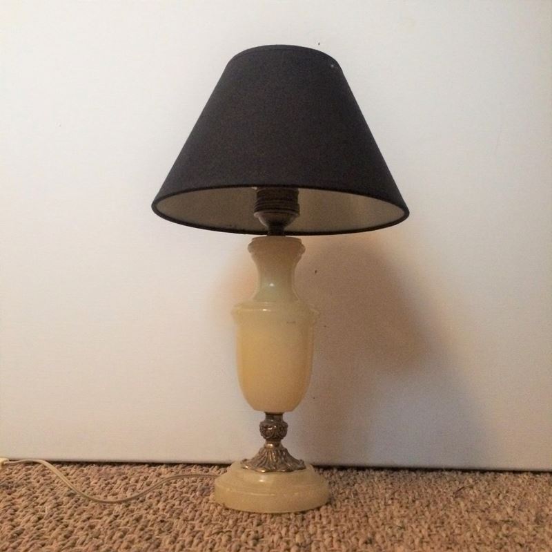 Lampe de chevet ancienne en albâtre Vintage by fabichka