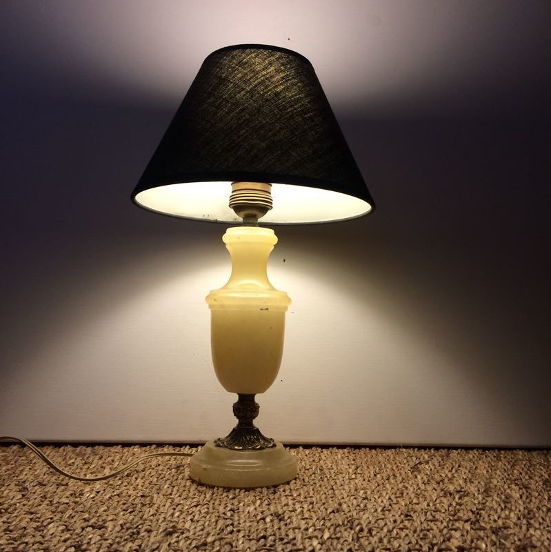 Lampe de chevet ancienne en albâtre Vintage by fabichka