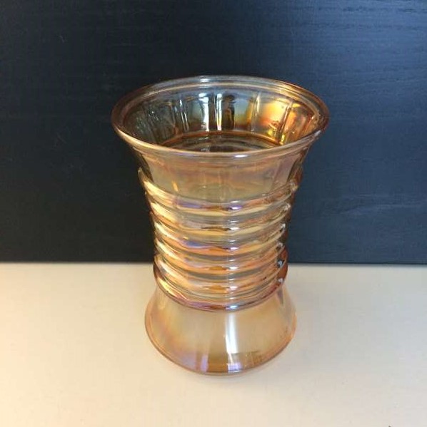 Vase en verre irisé orange datant des années 50 Vintage by fabichka